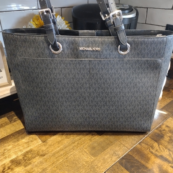 Michael Kors Bags Michael Kors Extra Large Tote Jet Set Travel